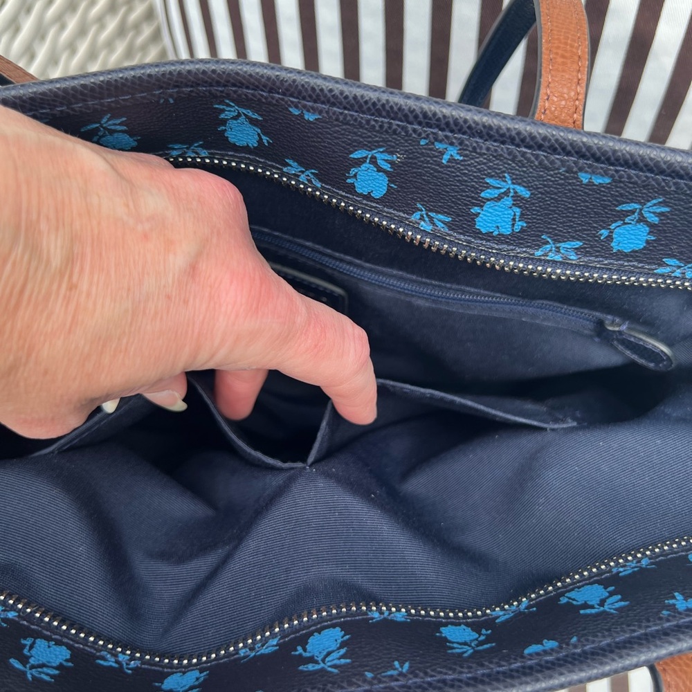 Coach City Zip Top Tote in Badlands Floral Print - Picture 15 of 16